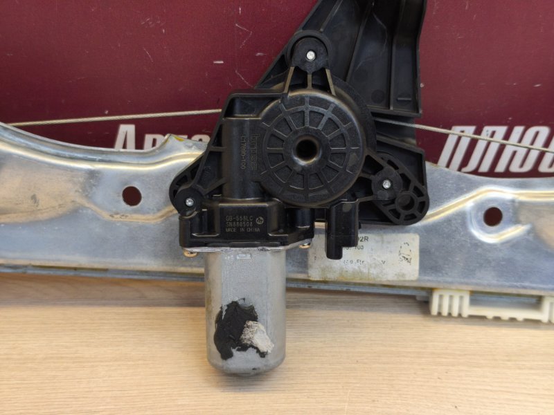 Стеклоподъемник    двери