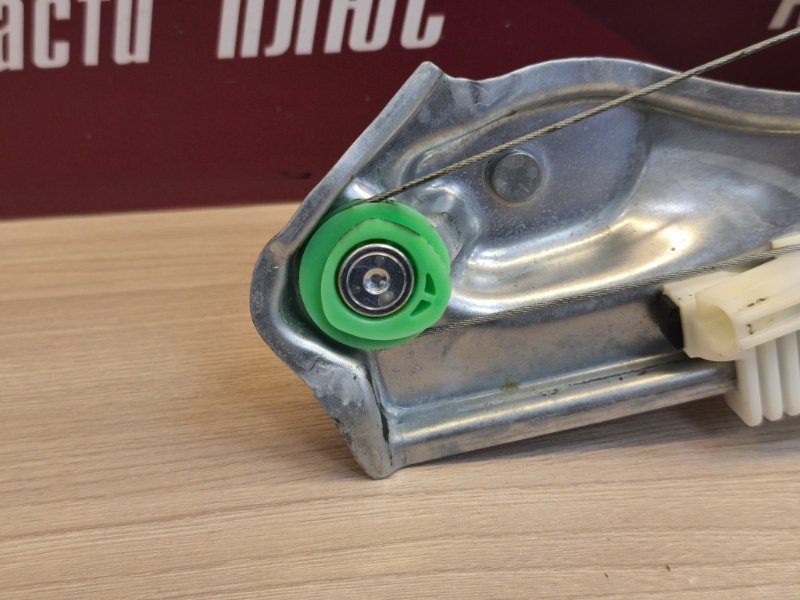 Стеклоподъемник    двери