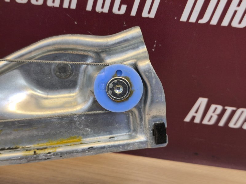 Стеклоподъемник    двери