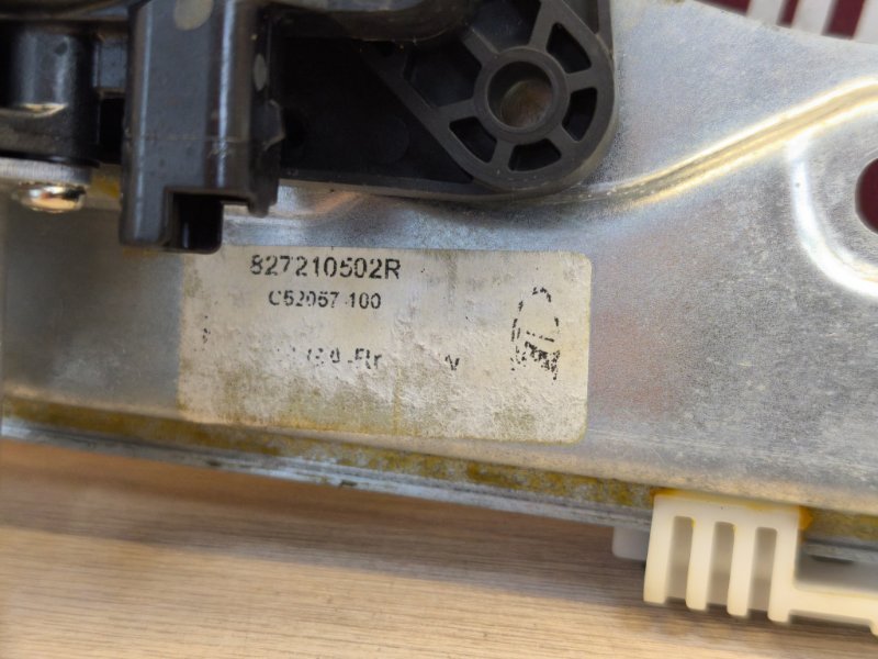 Стеклоподъемник    двери