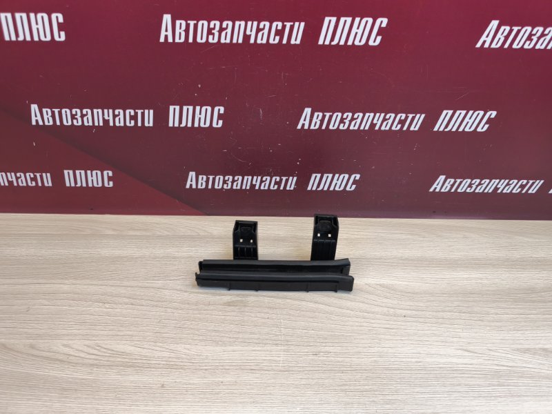 Направляющая стекла двери