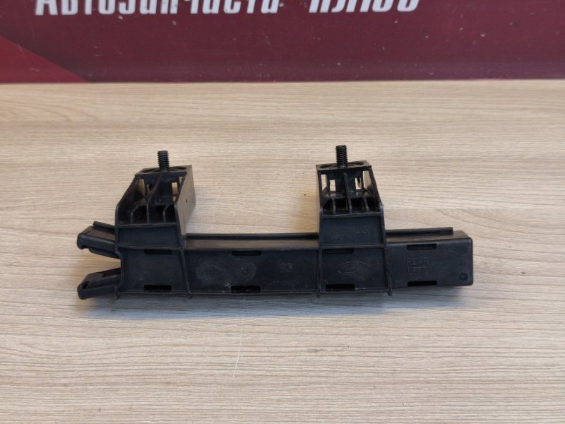 Направляющая стекла двери