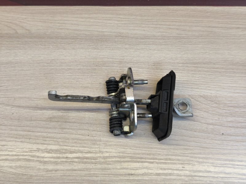 Ограничитель двери