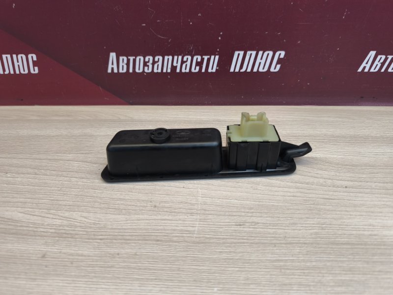 Кнопка стеклоподъемника