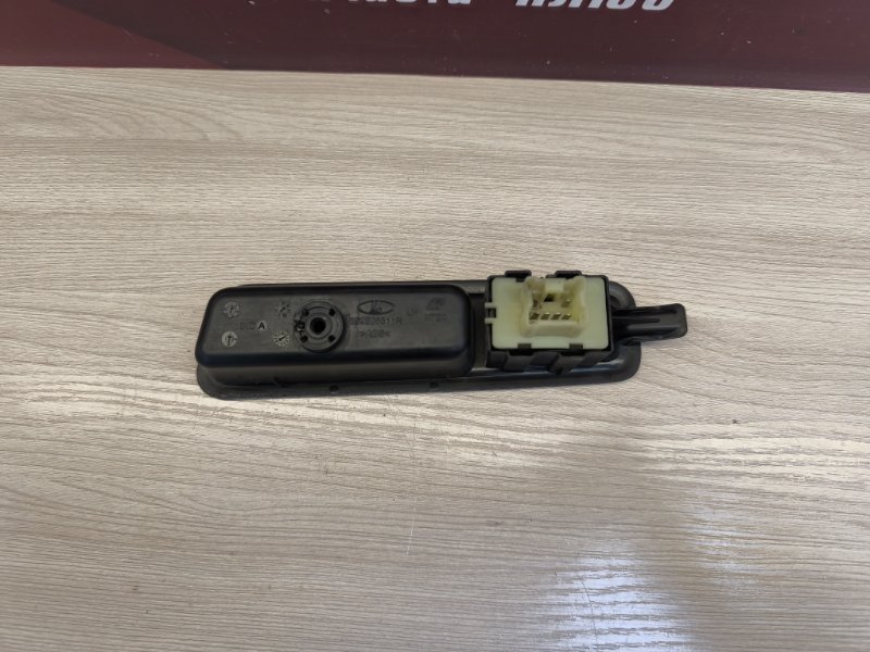 Кнопка стеклоподъемника