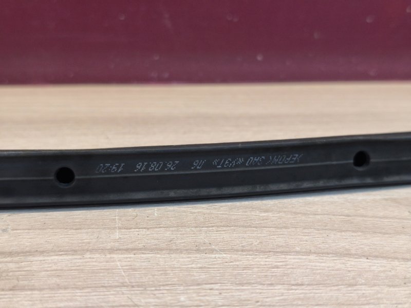 Уплотнительная резинка боковой двери