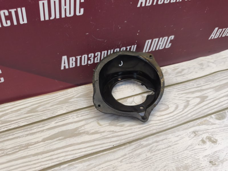 Горловина лючка бензобака