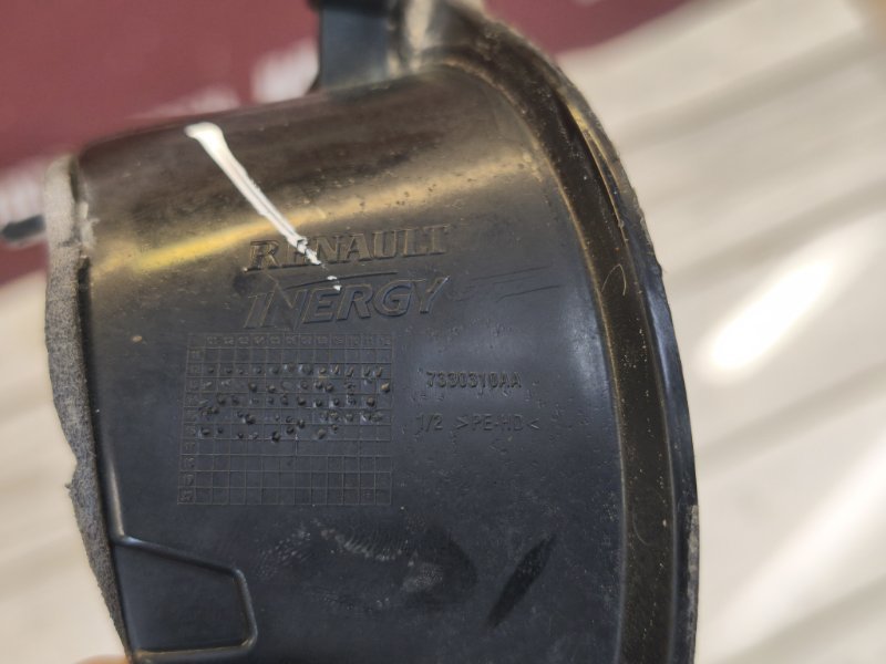 Горловина лючка бензобака