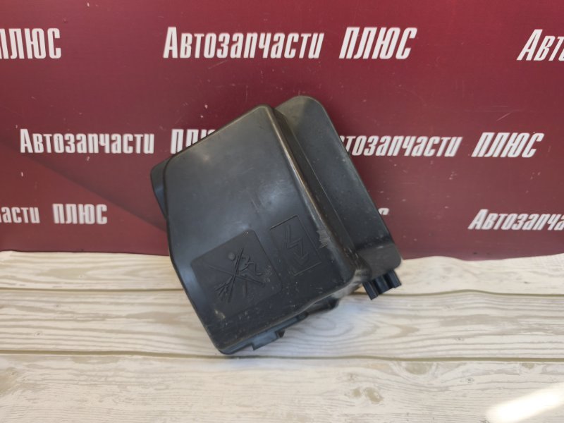 Крышка блока предохранителей