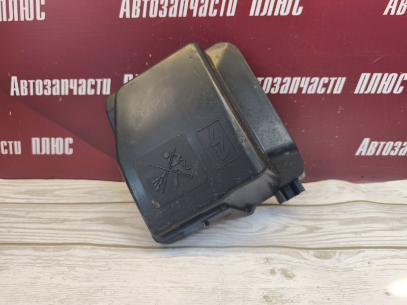 Крышка блока предохранителей