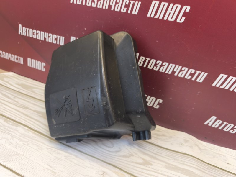 Крышка блока предохранителей