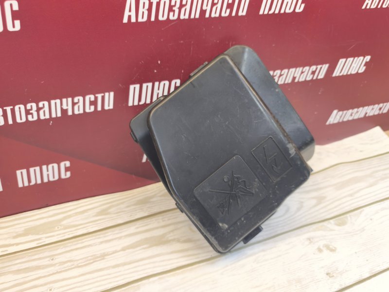Крышка блока предохранителей