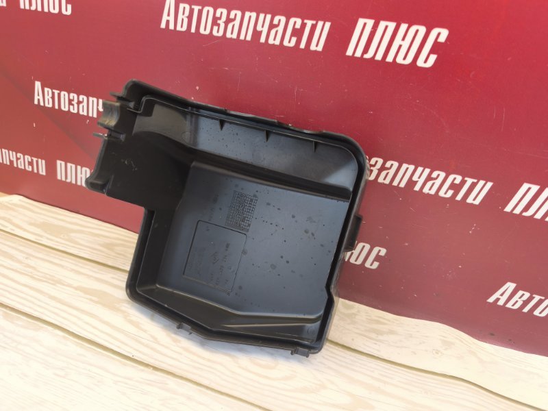 Крышка блока предохранителей