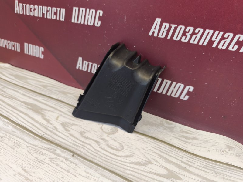 Крышка блока предохранителей