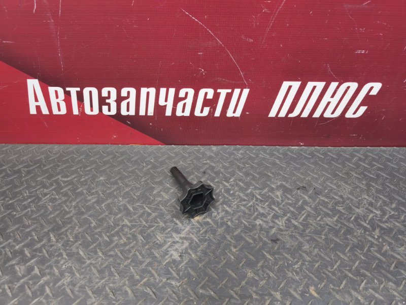 Крепление запасного колеса