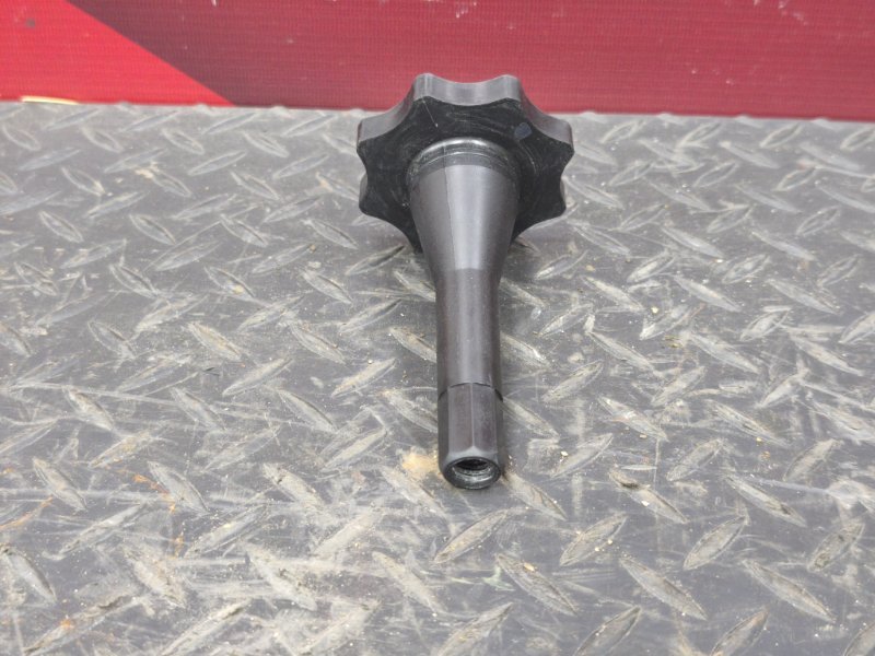 Крепление запасного колеса