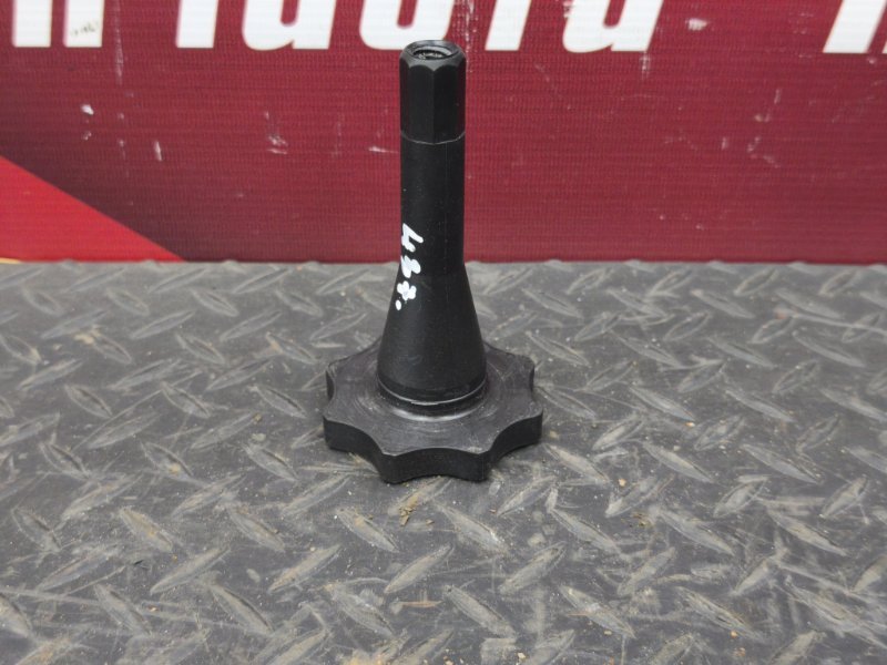 Крепление запасного колеса