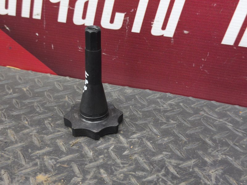 Крепление запасного колеса