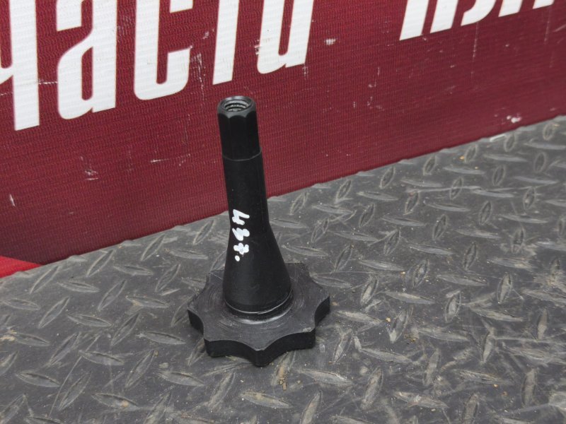 Крепление запасного колеса