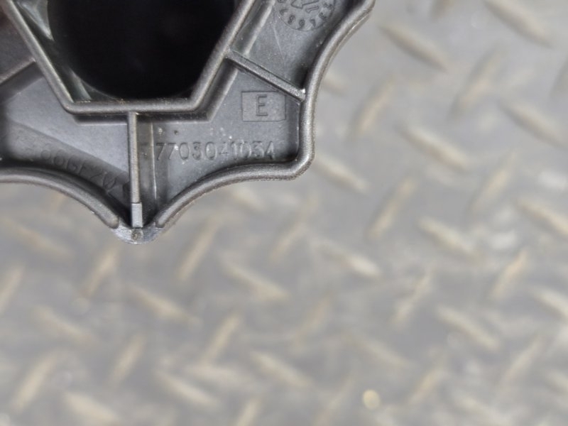 Крепление запасного колеса