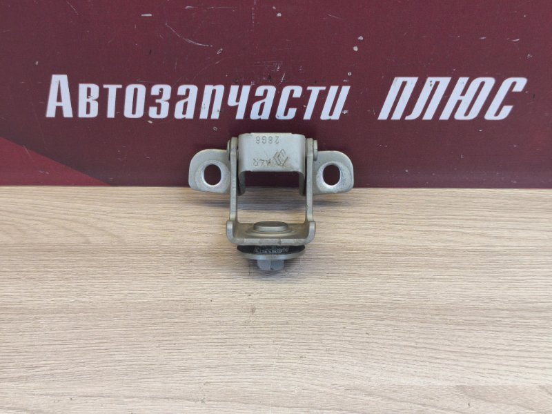 Петля двери багажника