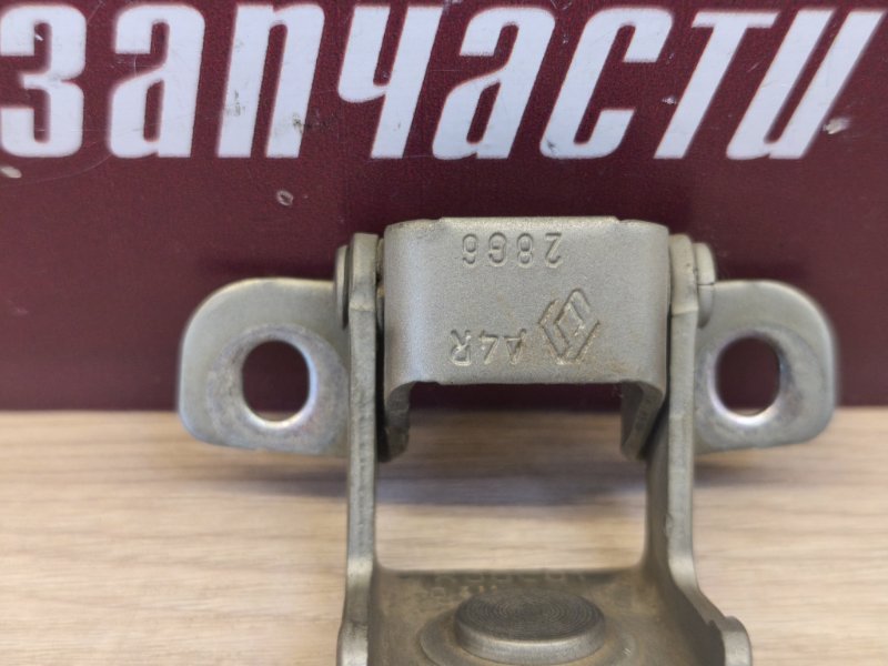 Петля двери багажника