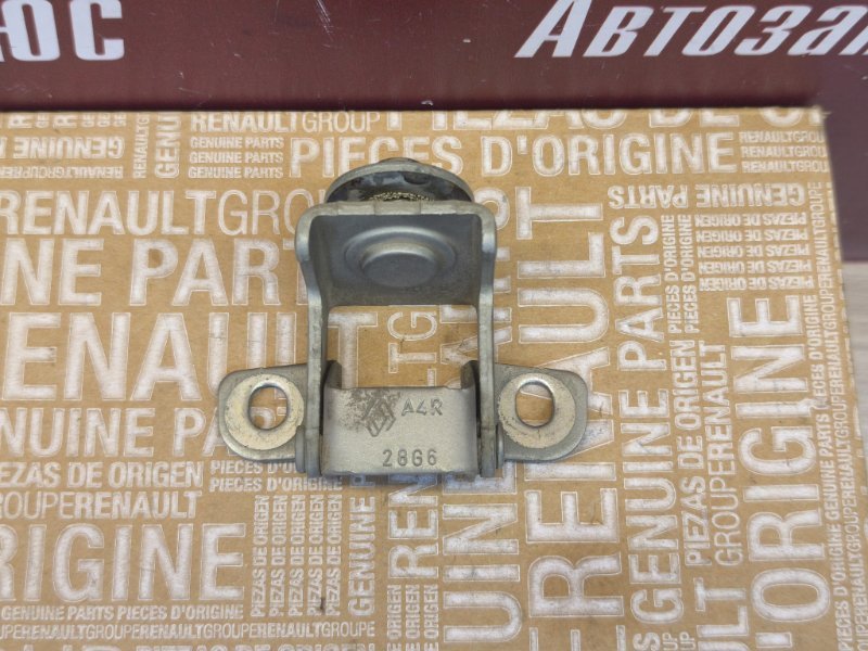 Петля двери багажника