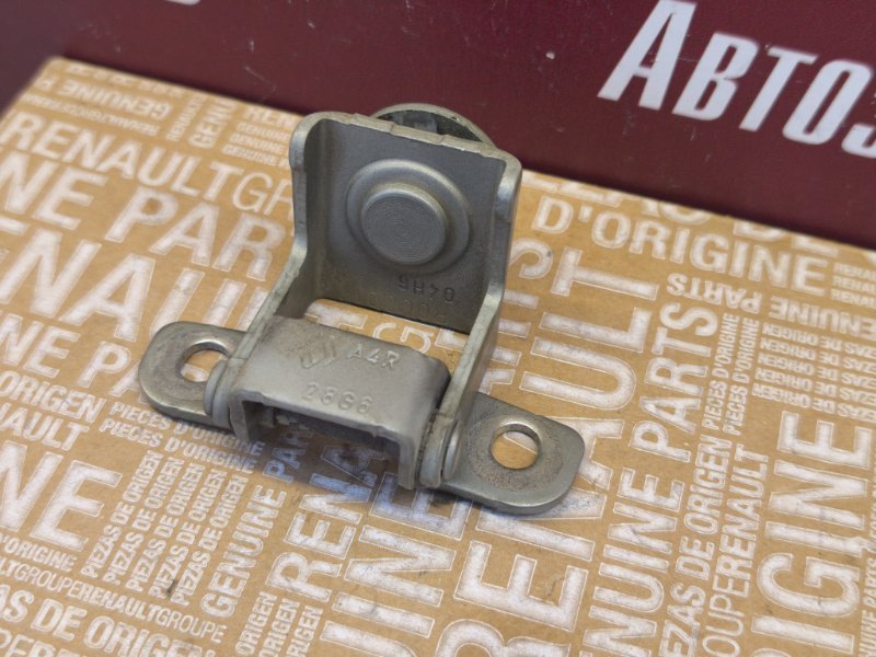 Петля двери багажника