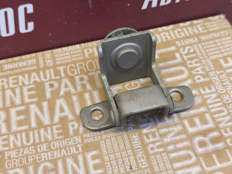 Петля двери багажника