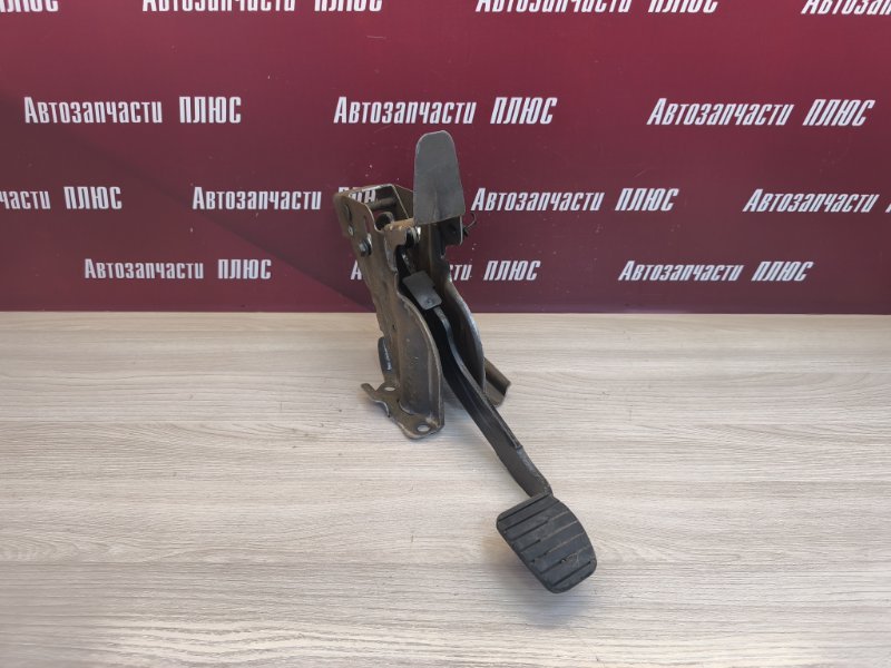 Педаль тормоза