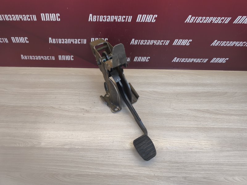 Педаль тормоза