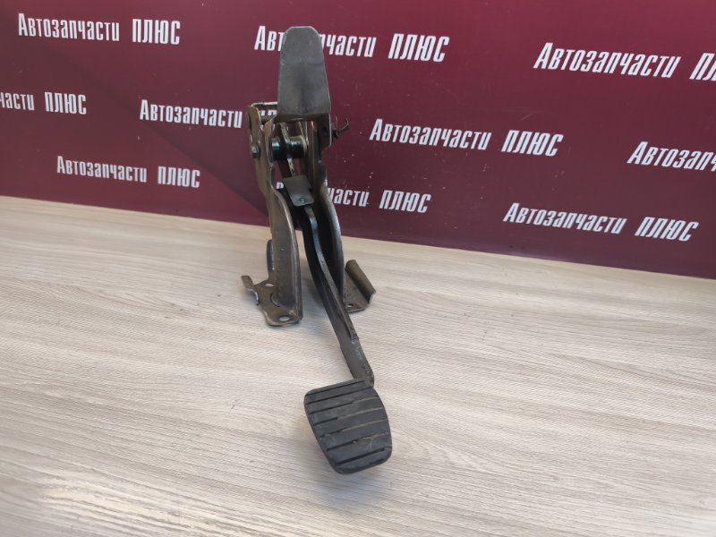 Педаль тормоза