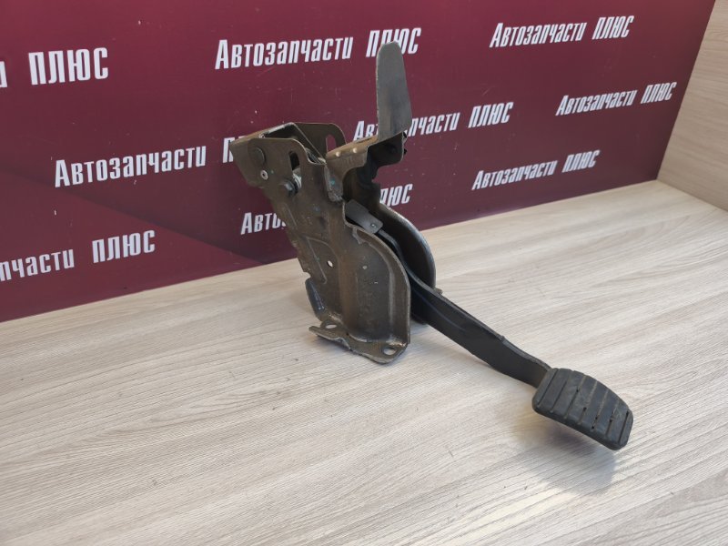 Педаль тормоза