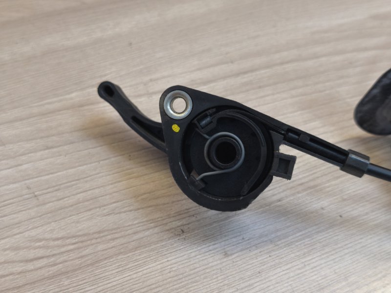 Трос замка капота