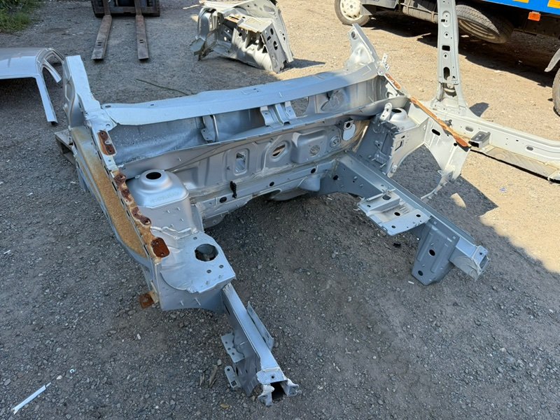 Передняя часть кузова