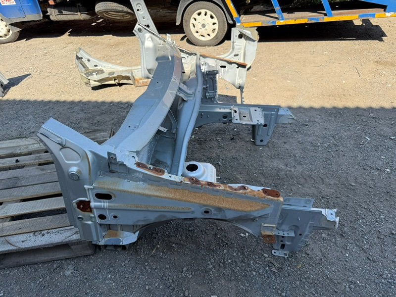 Передняя часть кузова