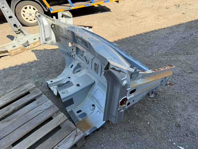 Передняя часть кузова