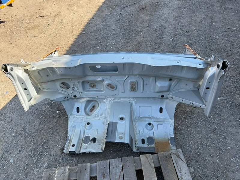 Передняя часть кузова