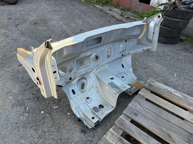 Передняя часть кузова