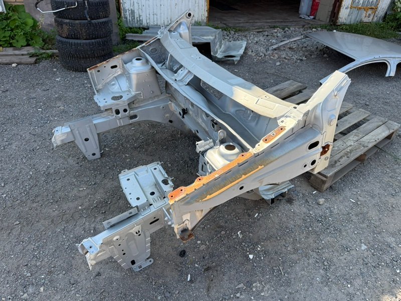 Передняя часть кузова