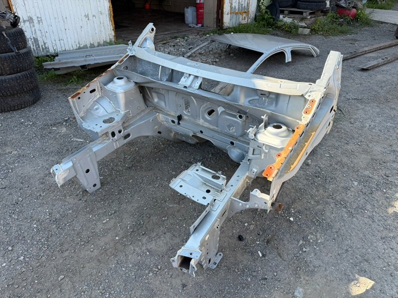 Передняя часть кузова