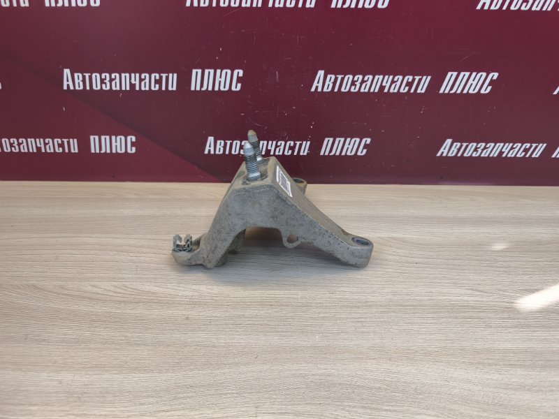 Кронштейн опоры двигателя