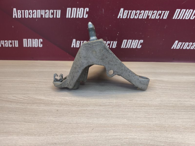 Кронштейн опоры двигателя