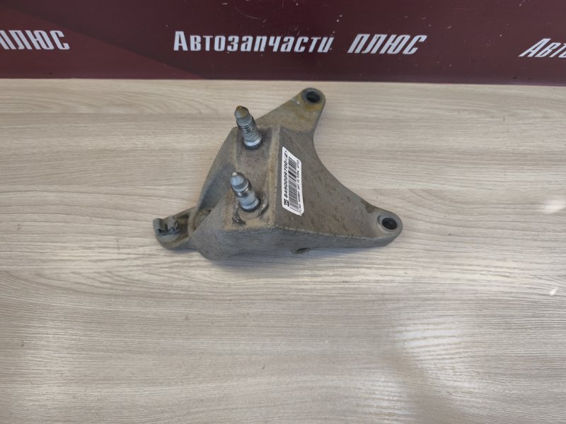 Кронштейн опоры двигателя