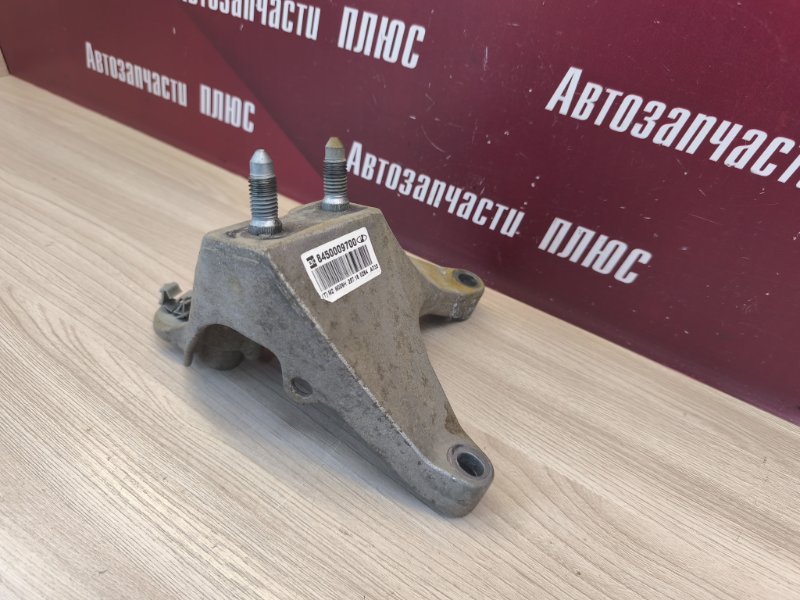 Кронштейн опоры двигателя