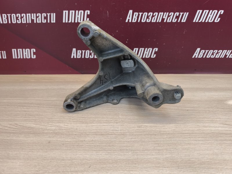 Кронштейн опоры двигателя