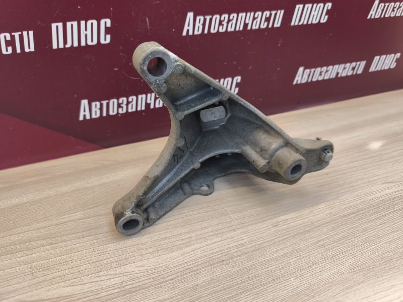 Кронштейн опоры двигателя