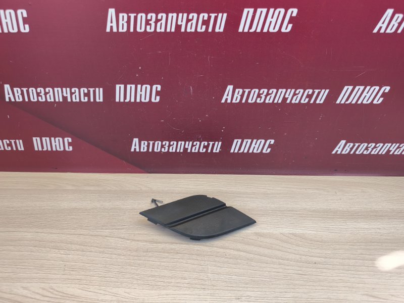 Заглушка буксировочного крюка