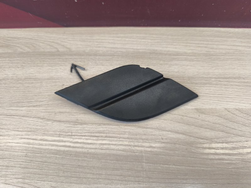 Заглушка буксировочного крюка