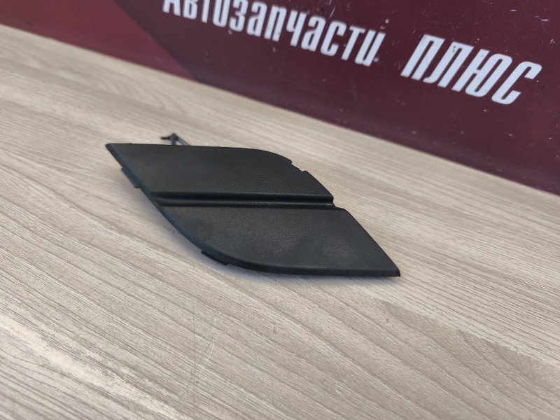 Заглушка буксировочного крюка